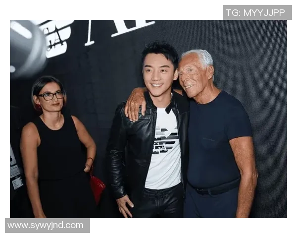 陈冠希与多位足球明星亲密合影揭示体育与娱乐界的跨界友谊